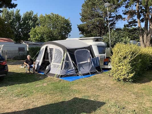 emplacement tente au camping à Saint-Michel-Chef-Chef